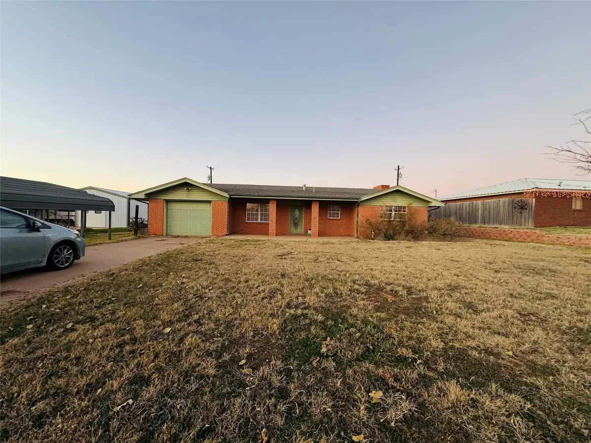 1111 E Sammy Baugh Avenue, Rotan, TX 79546 - Image #1