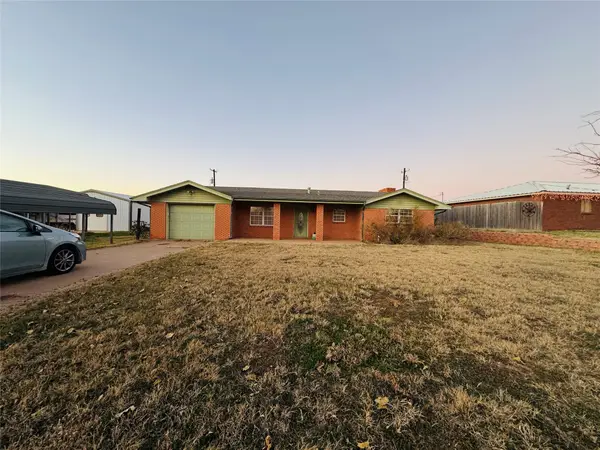 1111 E Sammy Baugh Avenue, Rotan, TX 79546