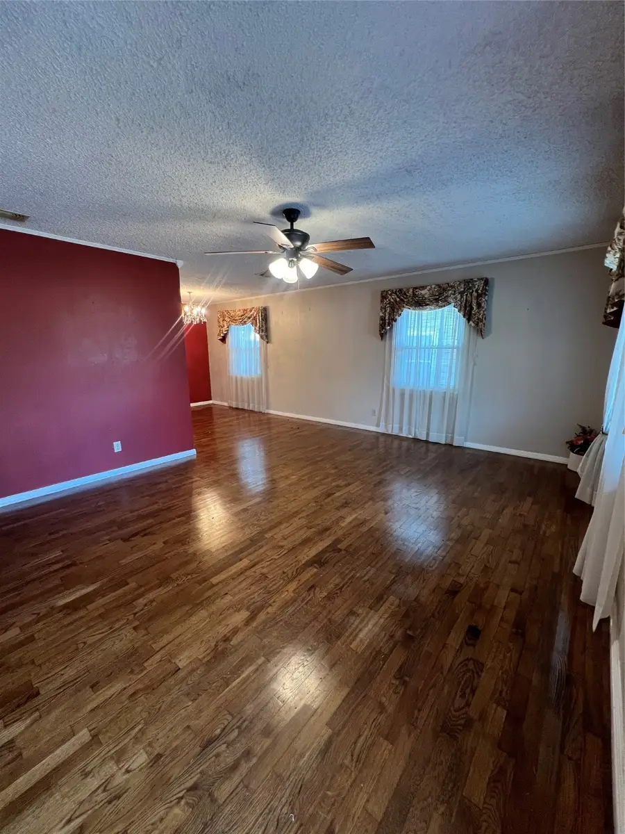 909 Rindie Street, Irving, TX 75060 - Image #2