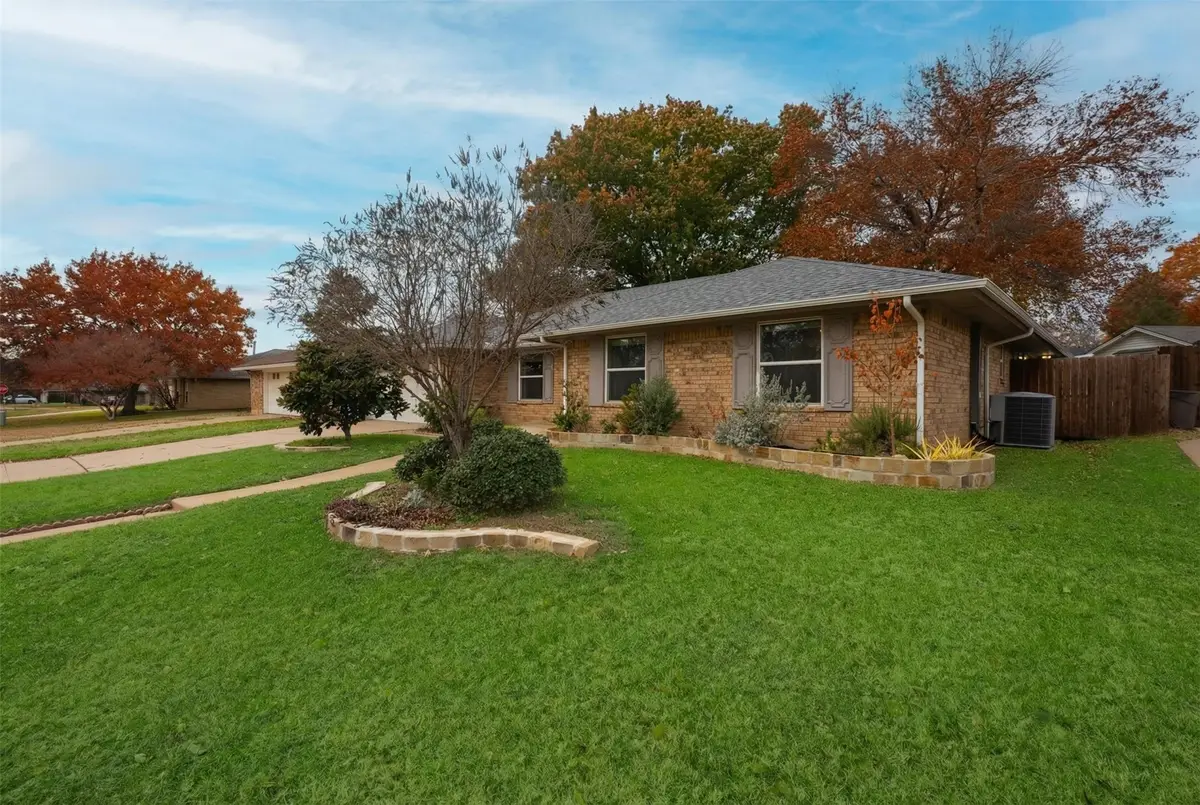 1205 Clover Hill Road, Mansfield, TX 76063 - Image #1