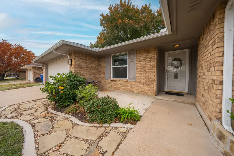 1205 Clover Hill Road, Mansfield, TX 76063 - Image #2