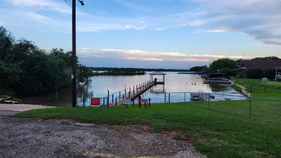 325 Capricorn Drive, Granbury, TX 76049 - Image #2