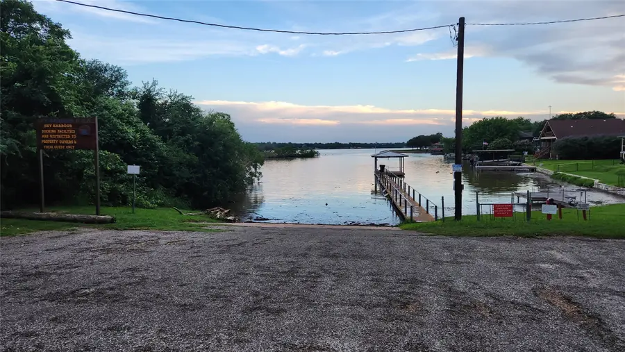 325 Capricorn Drive, Granbury, TX 76049 - Image #3