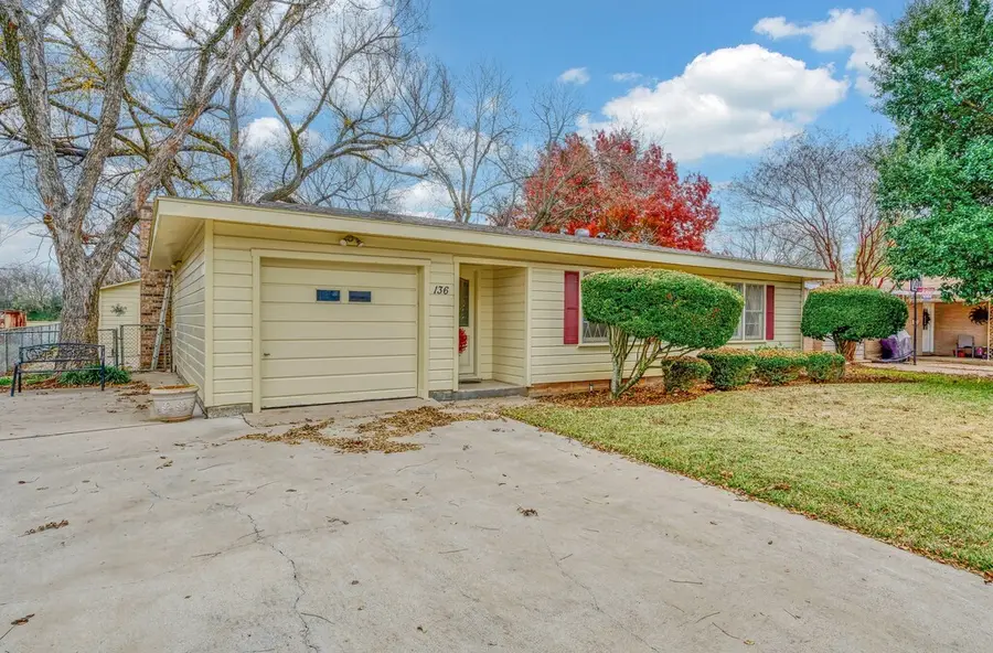 136 Bowie Street, McGregor, TX 76657 - Image #2