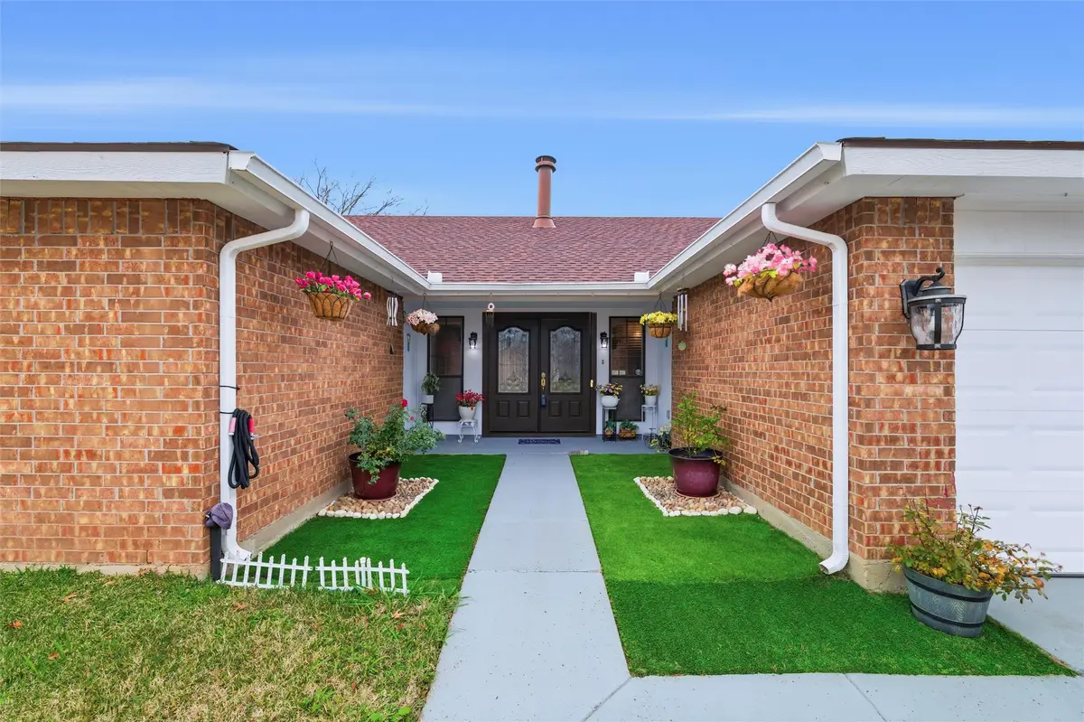 4838 Trailwood Drive, Grand Prairie, TX 75052 - Image #1