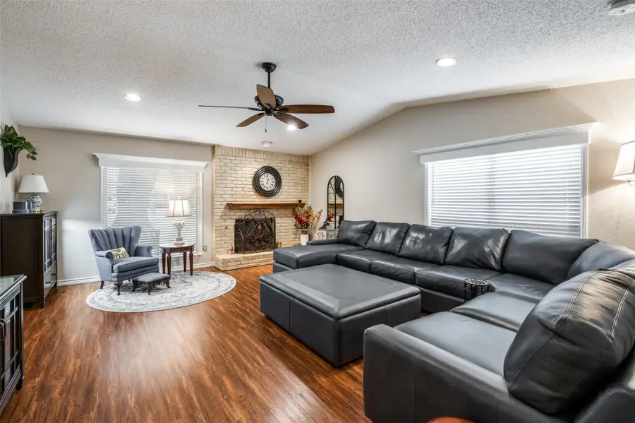 2907 Kimberly Drive, Grapevine, TX 76051 - Image #3