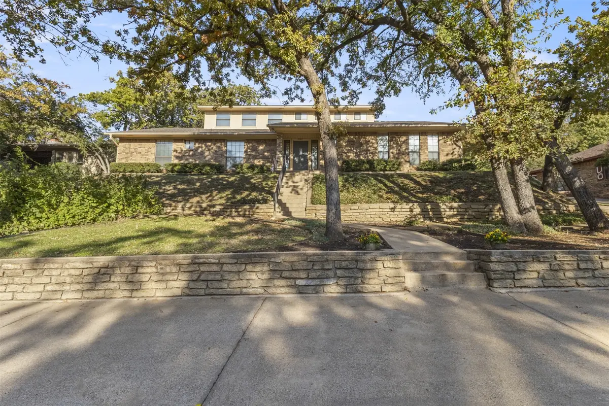 2707 Lincoln Drive, Arlington, TX 76006 - Image #1