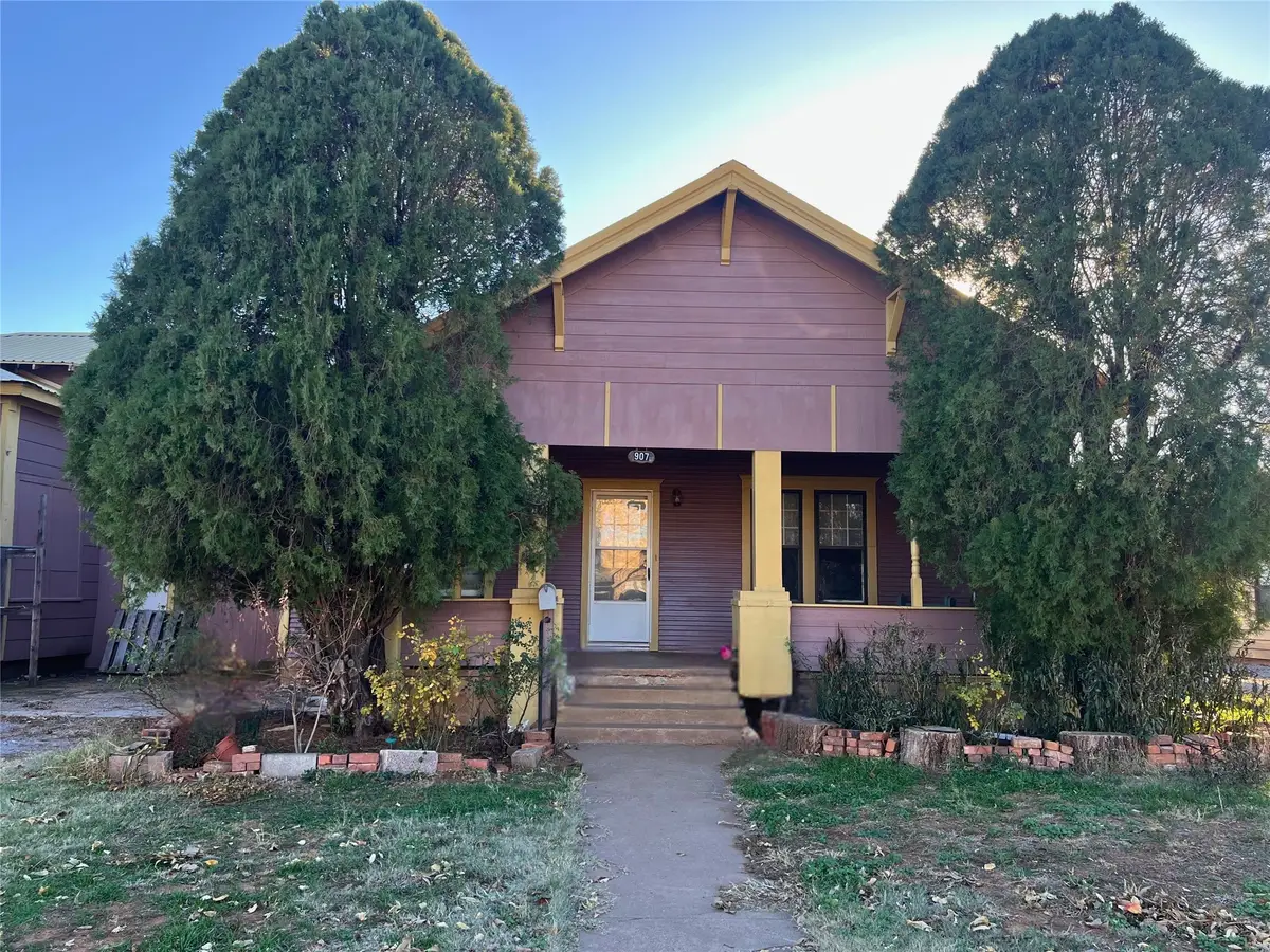 907 NW Ave I, Childress, TX 79201 - Image #1