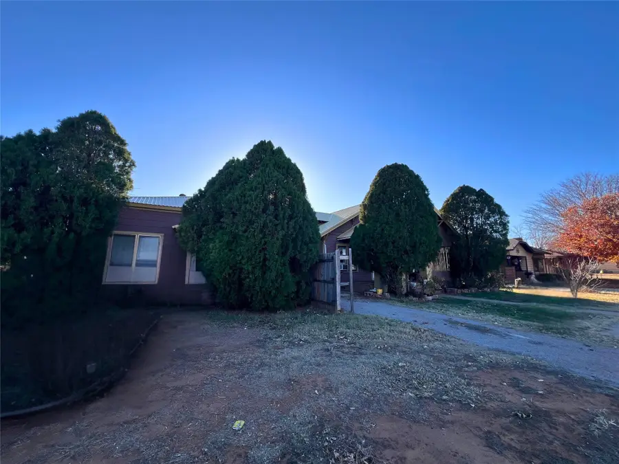 907 NW Ave I, Childress, TX 79201 - Image #3