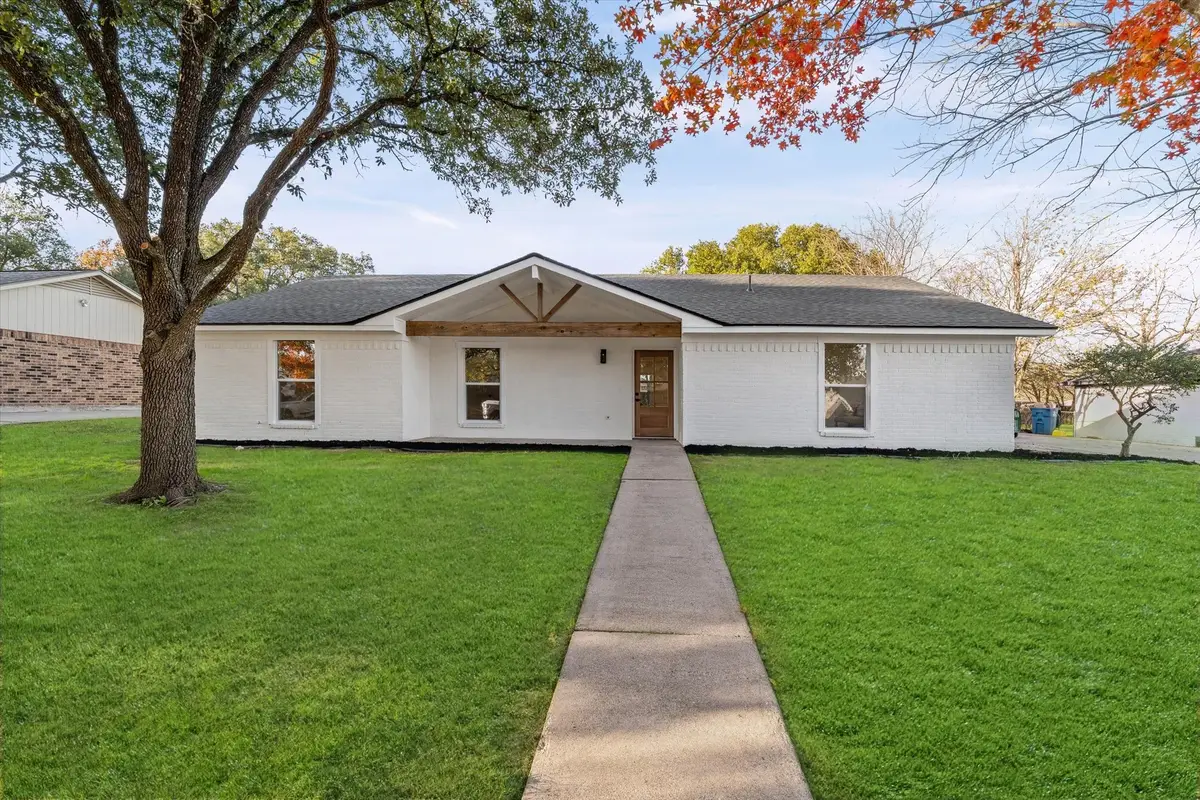 336 Oakwood Lane, Hewitt, TX 76643 - Image #1