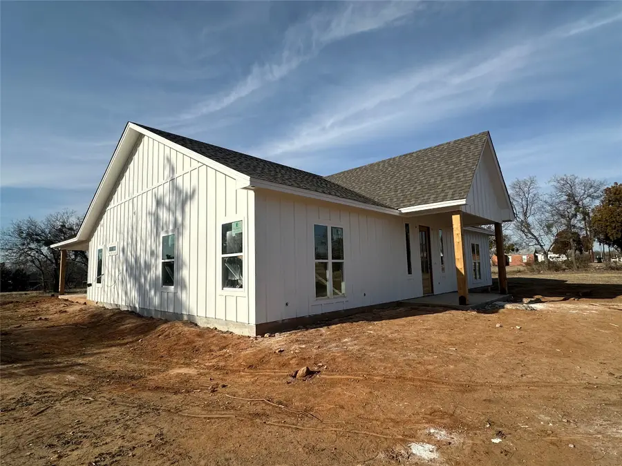 518 Strong Street, Bowie, TX 76230 - #2