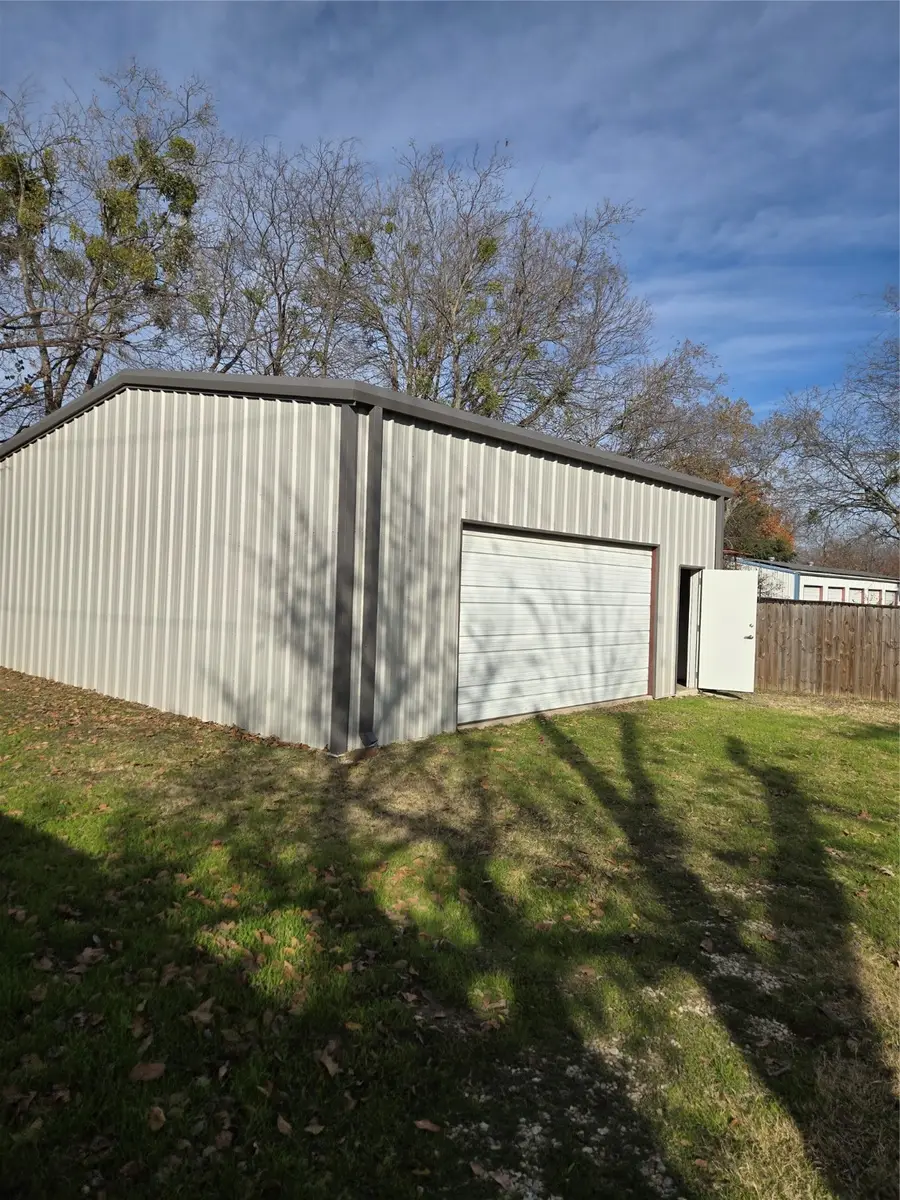 605 N Snyder Avenue, Justin, TX 76247 - Image #3