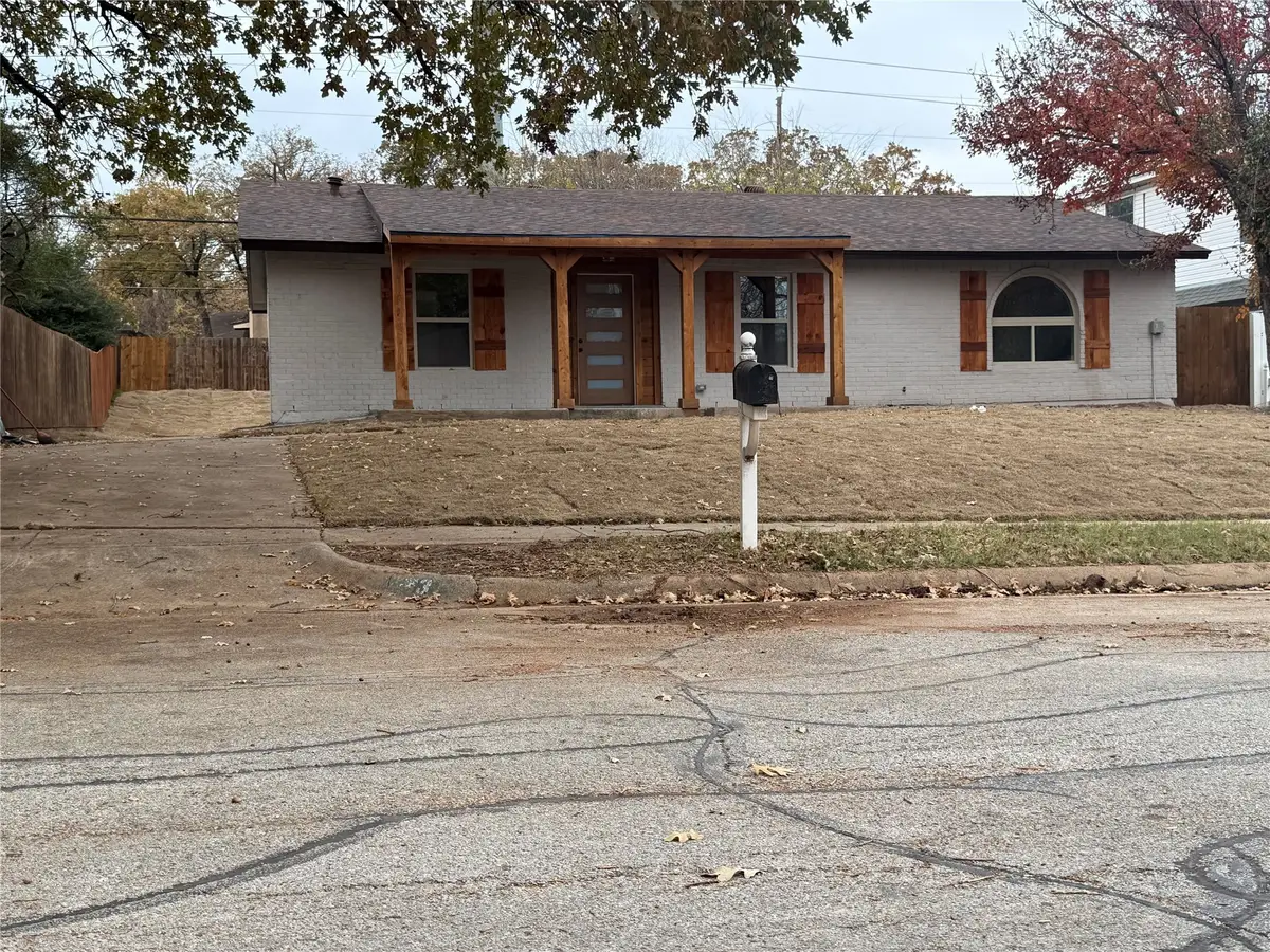 2913 White Oak Lane, Bedford, TX 76021 - Image #1