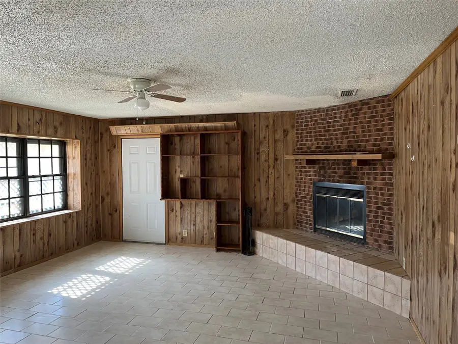 14847 Green Valley Drive, Balch Springs, TX 75180 - Image #3