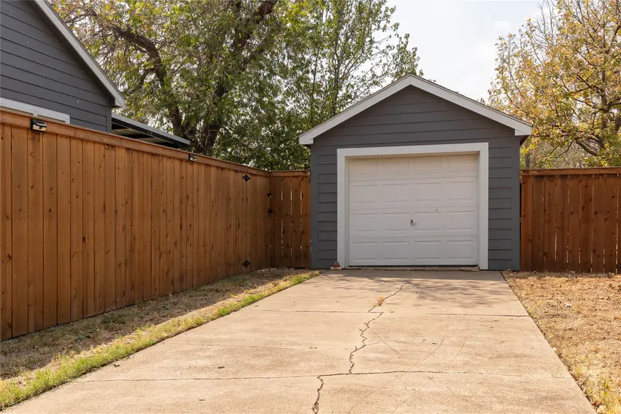 1208 Carolina Street, Graham, TX 76450 - Image #2