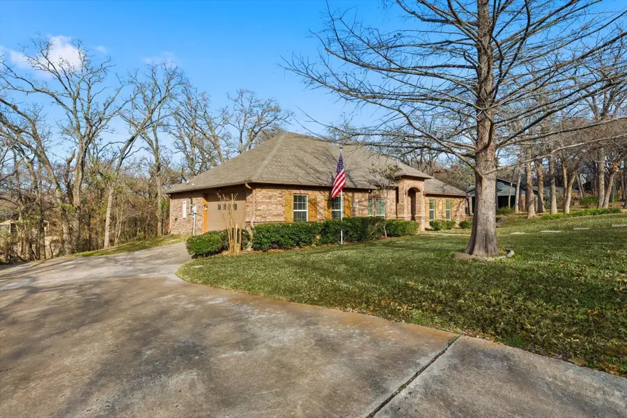 204 Trailwood Drive, Euless, TX 76039 - Image #2