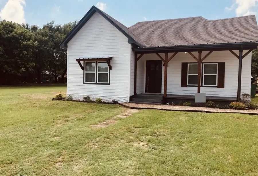 202 S Trappier Street, Alvord, TX 76225 - Image #2