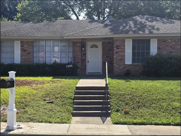 1306 Holt Avenue, DeSoto, TX 75115