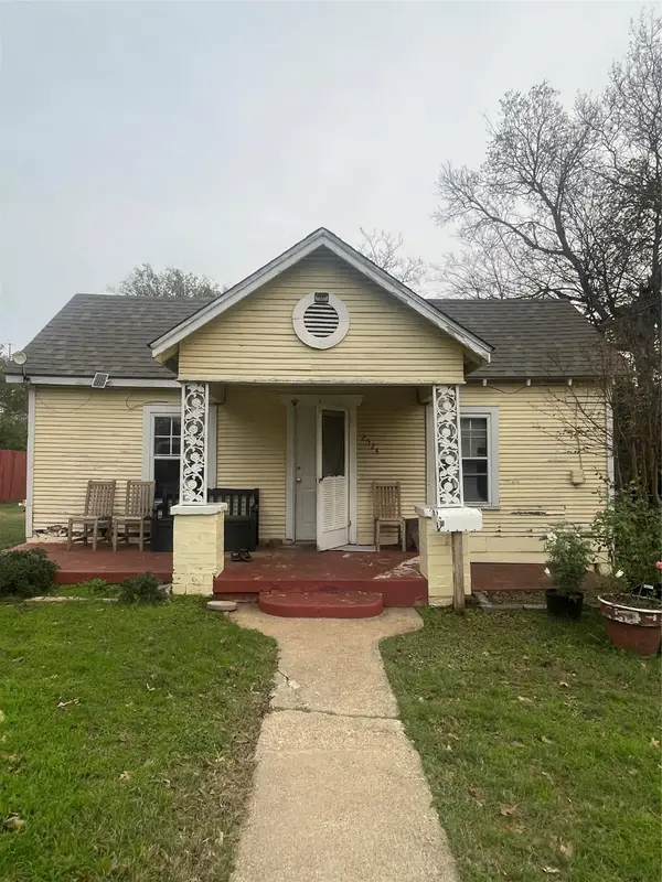 2524 Oakwood Terrace, Haltom City, TX 76117