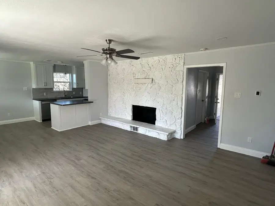 9029 Glenn Drive, White Settlement, TX 76108 - Image #3