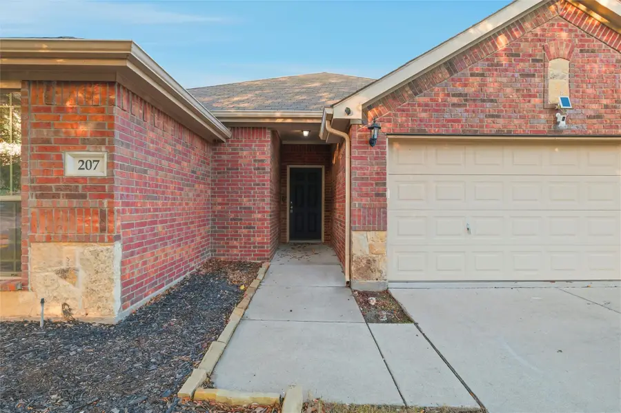 207 Commonwealth Circle, Waxahachie, TX 75165 - Image #3