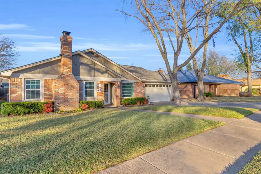 1637 Bedford Oaks Drive, Bedford, TX 76021 - Image #2