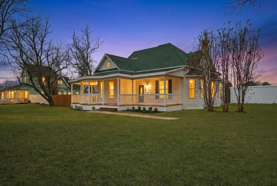 208 S Main Street, Collinsville, TX 76233 - #2