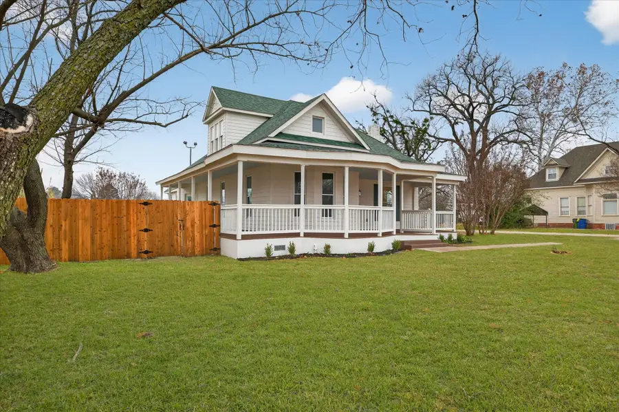 208 S Main Street, Collinsville, TX 76233 - #3