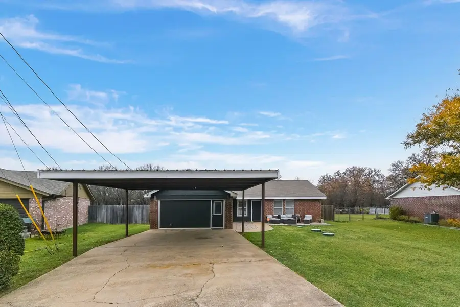 708 Shady Grove Drive, Granbury, TX 76049 - Image #2