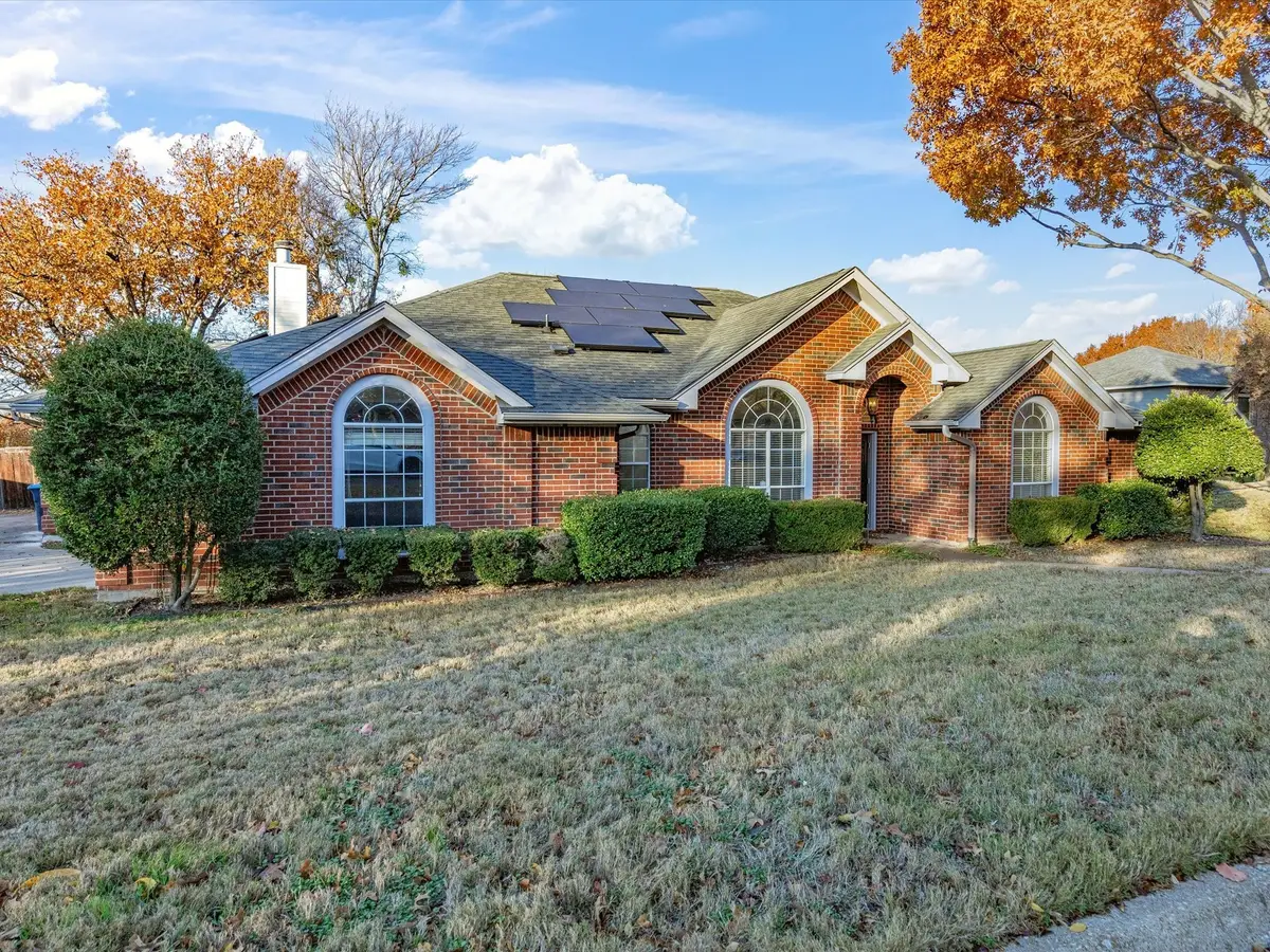 808 Shady Glen Court, Fort Worth, TX 76120 - Image #1