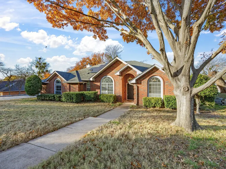 808 Shady Glen Court, Fort Worth, TX 76120 - Image #2