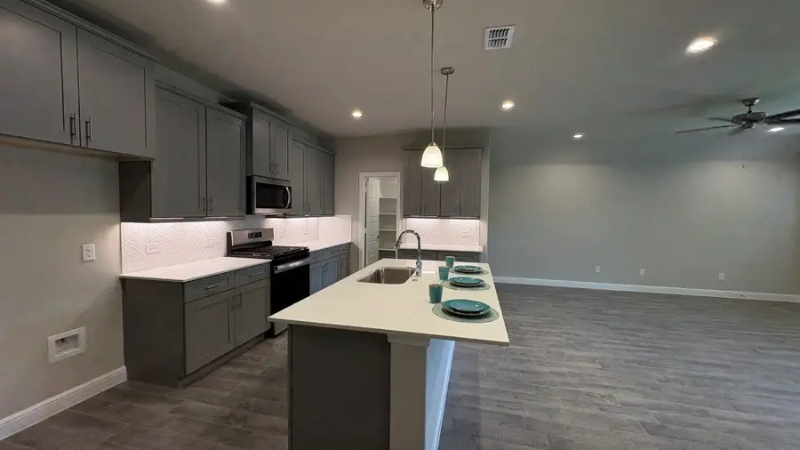 4218 Cornerstone Circle, Granbury, TX 76048 - Image #3