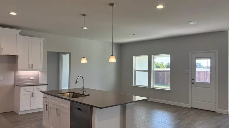 4206 Cornerstone Circle, Granbury, TX 76048 - Image #3