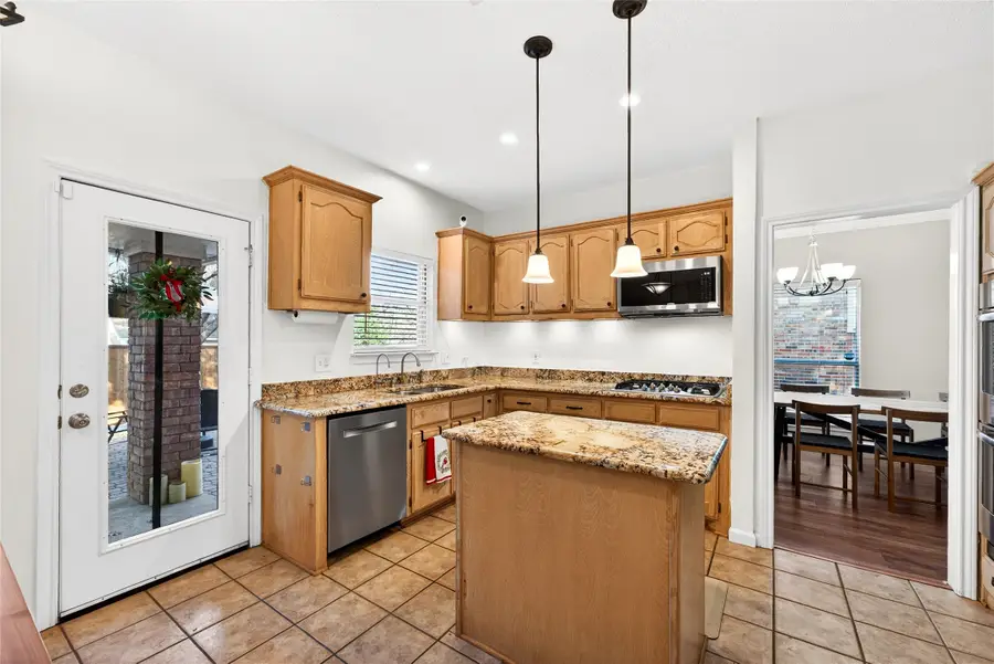 1804 Hunters Ridge Drive, Grapevine, TX 76051 - Image #2