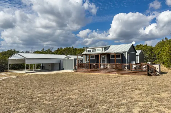 100 Creekview, Blum, TX 76627