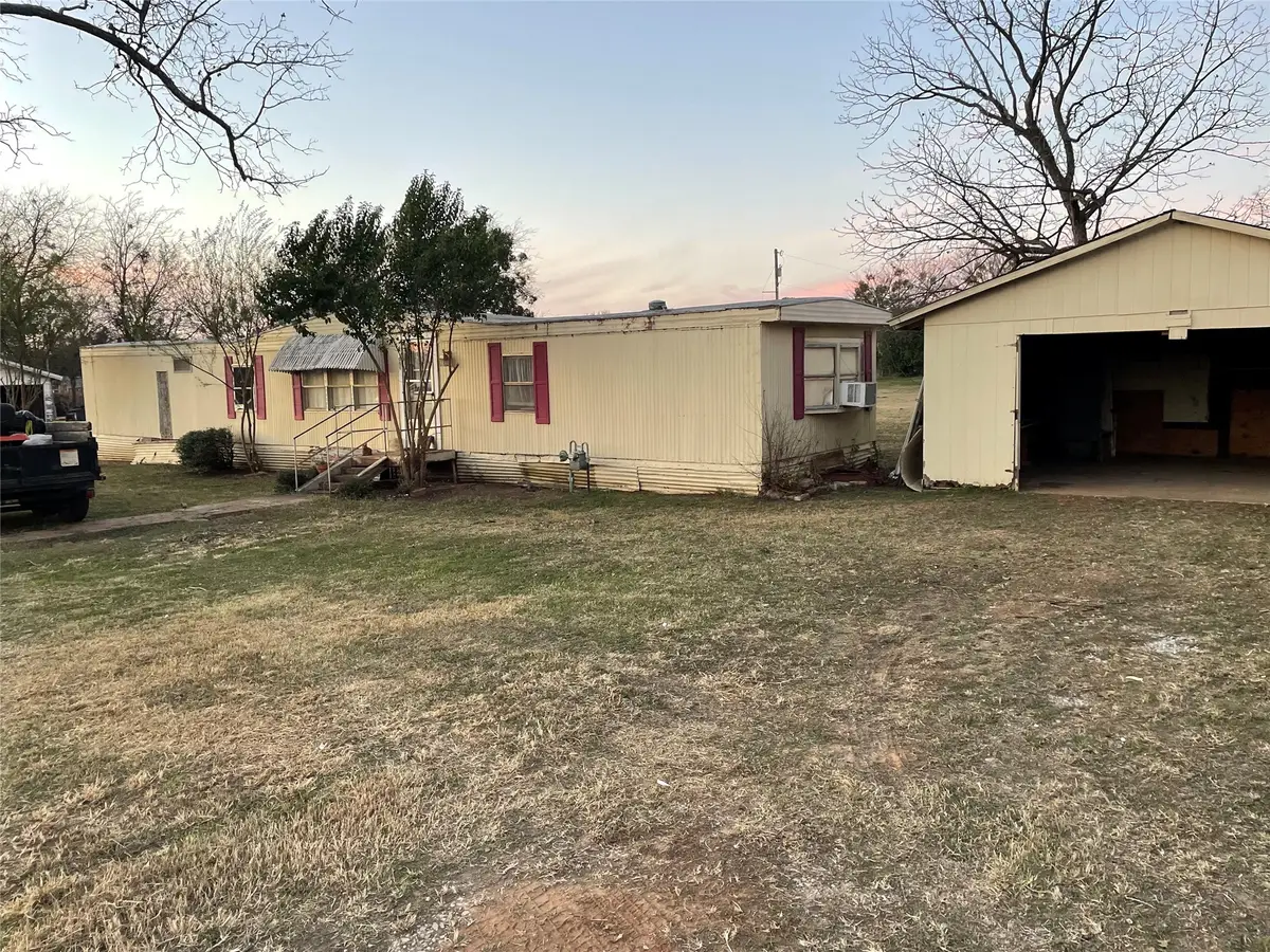 601 E Walcott Avenue, Comanche, TX 76442 - Image #1