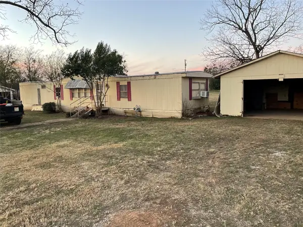 601 E Walcott Avenue, Comanche, TX 76442