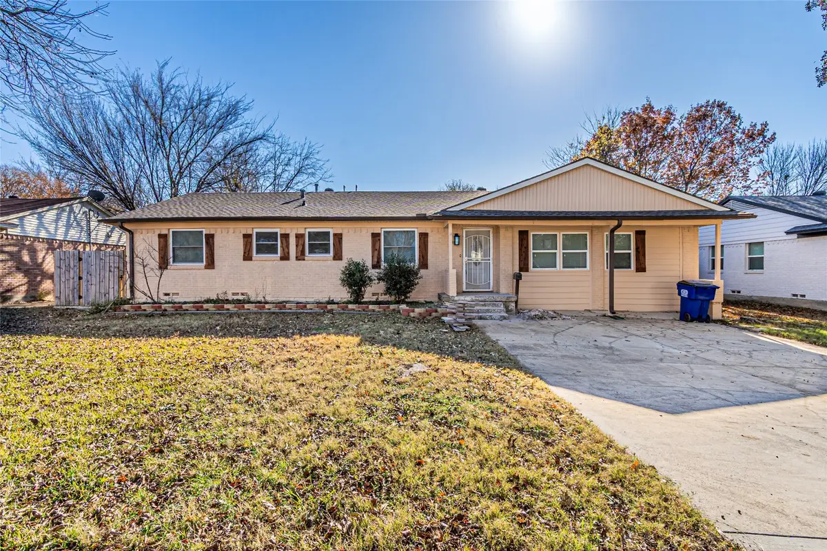 2976 Mark Twain Drive, Farmers Branch, TX 75234 - Image #1