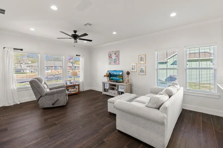 222 E Middle Street, Sulphur Springs, TX 75482 - #2