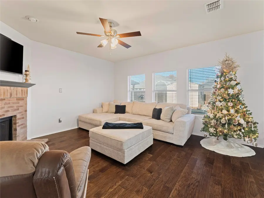 203 Stampede. Street, Waxahachie, TX 75165 - Image #2