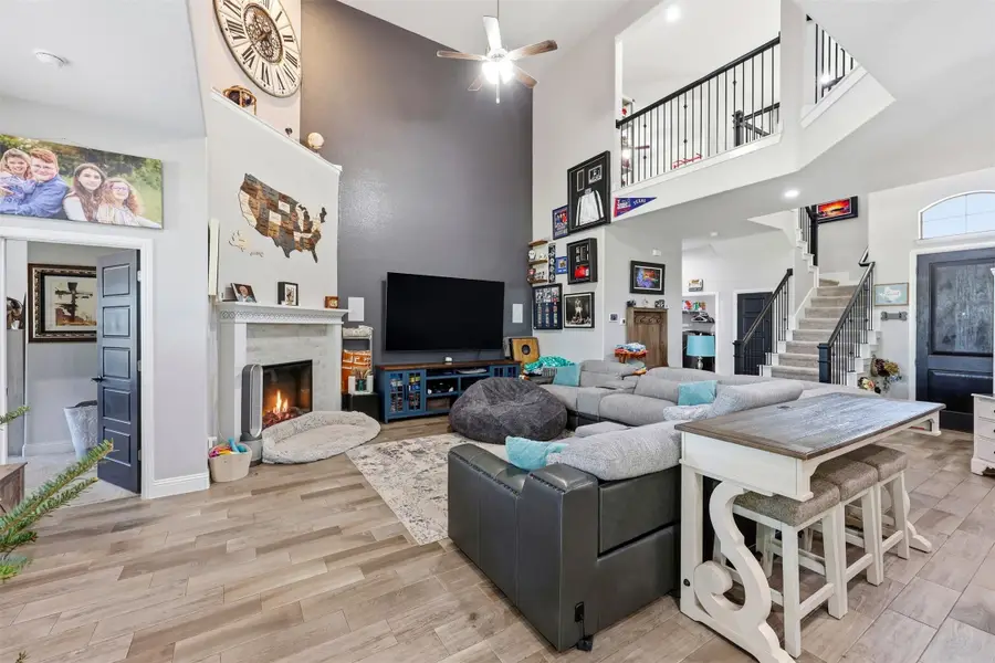 411 Kinnerton Court, Midlothian, TX 76065 - Image #3