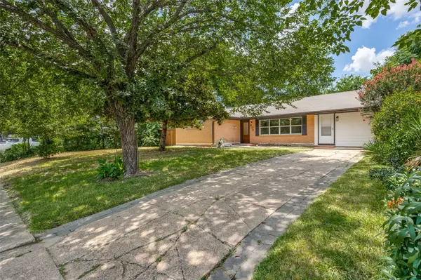 909 Lexington Drive, Irving, TX 75061