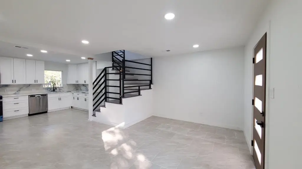 2410 E Bayshore Drive, Dickinson, TX 77539 - Image #1