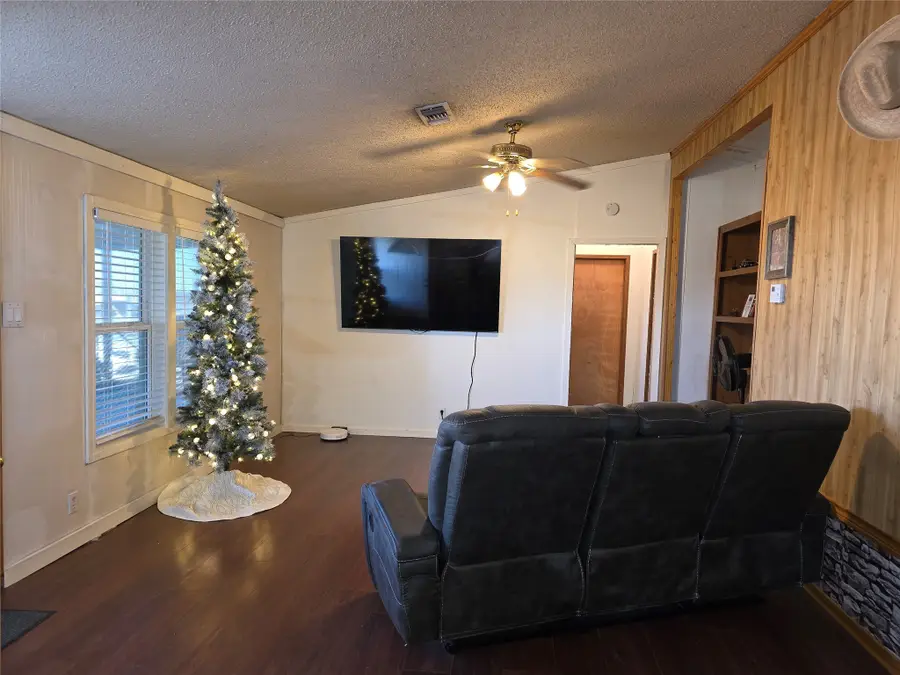 5716 Longhorn Trail, Joshua, TX 76058 - Image #3