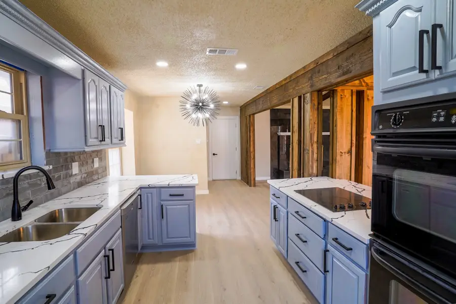 2302 Greenhill Drive, Carrollton, TX 75006 - Image #2