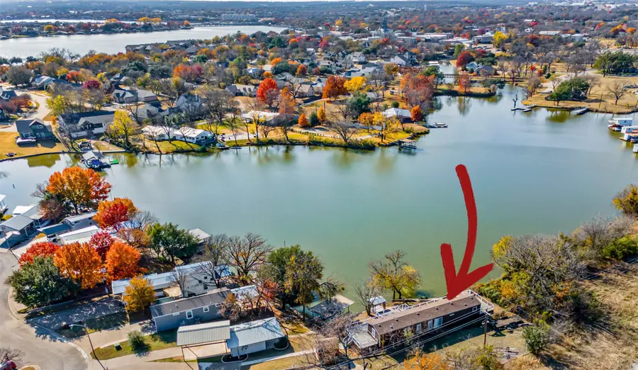 814 Brazos Harbor Circle, Granbury, TX 76048 - Image #2