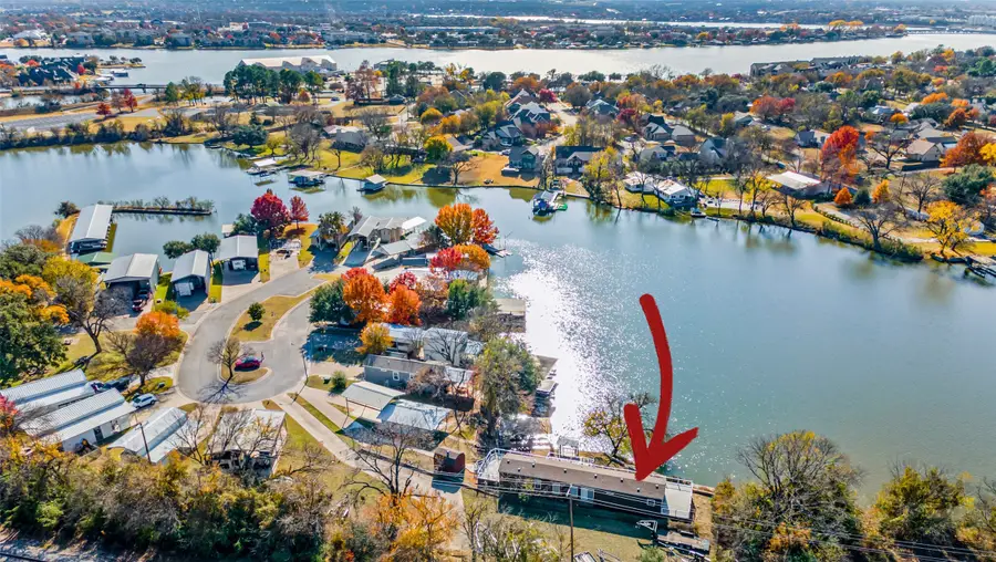 814 Brazos Harbor Circle, Granbury, TX 76048 - Image #3