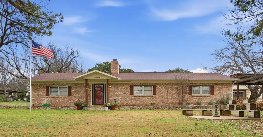 1009 Mustang Trail, Granbury, TX 76049 - Image #2