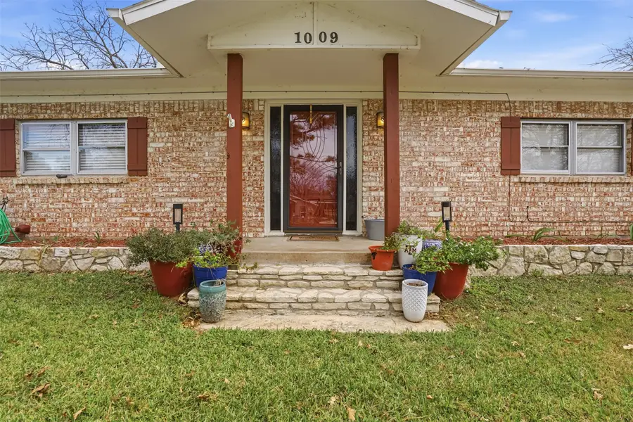 1009 Mustang Trail, Granbury, TX 76049 - Image #3