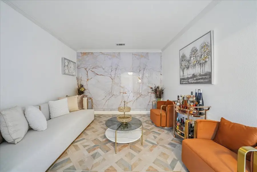 547 Breton Drive, Grand Prairie, TX 75052 - Image #3